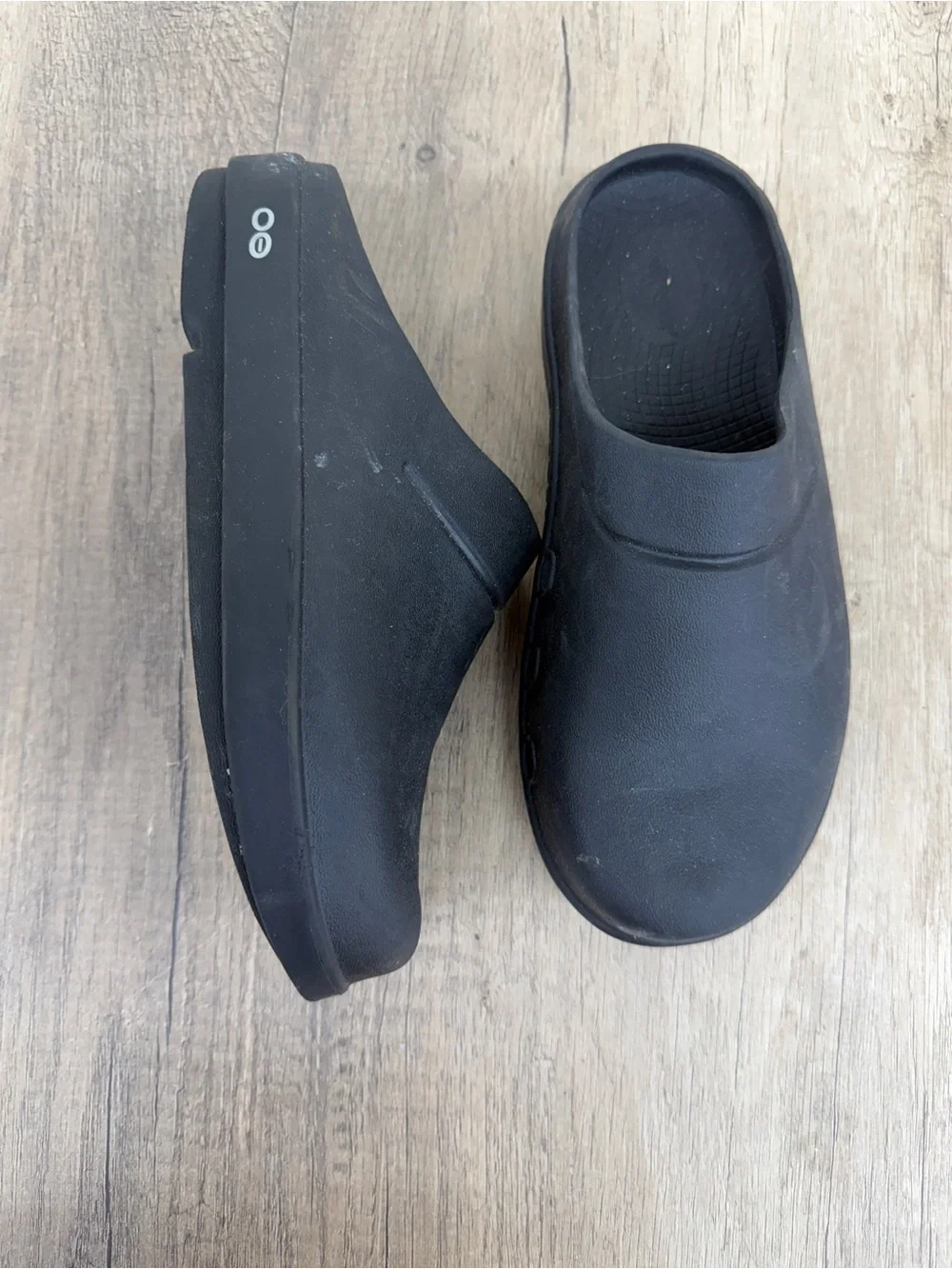 OOFOS Men's Black Slip-On Clogs